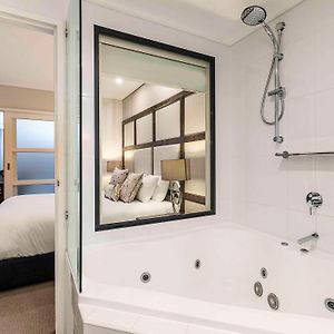 One-Bedroom Apartment One King Bed
